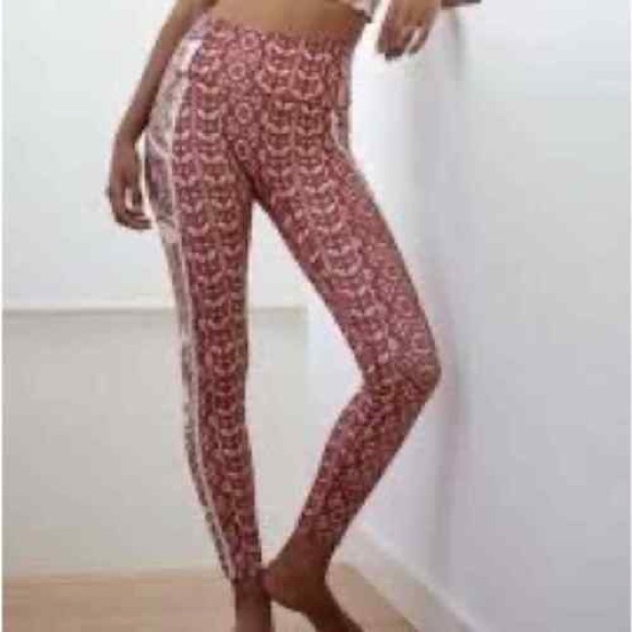 Free People X FP Movement Printed
You're A Peach Leggings - Picture 2 of 6